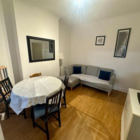 4 Bedroom House In Turnpike Lane/Wood Green Лондон Екстериор снимка