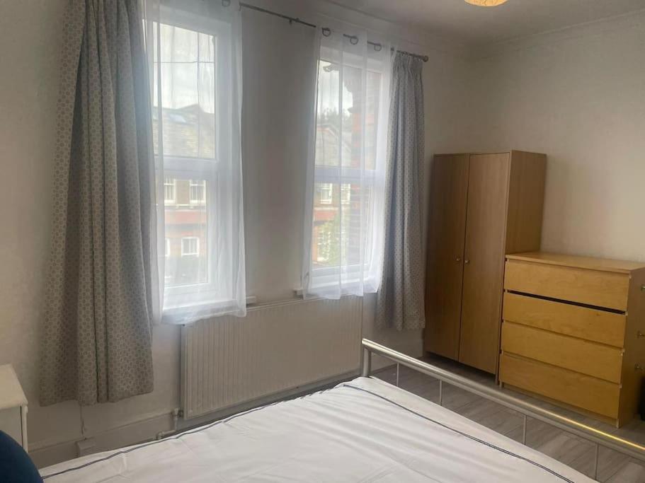 4 Bedroom House In Turnpike Lane/Wood Green Лондон Екстериор снимка