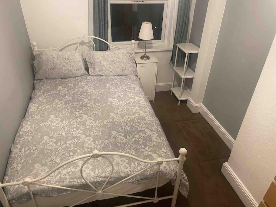 4 Bedroom House In Turnpike Lane/Wood Green Лондон Екстериор снимка